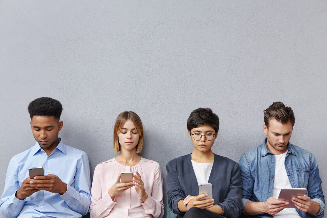 people addicted to social media